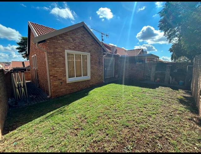 2 BEDROOM PROPERTY TO RENT IN KOSMOSDAL